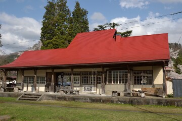 旧熱塩駅ホーム