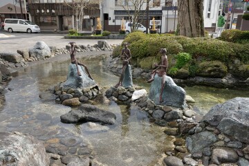 駅前広場のカッパ像 カッパ像