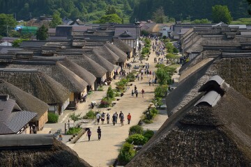 葺き屋根の家々 葺き屋根の家々