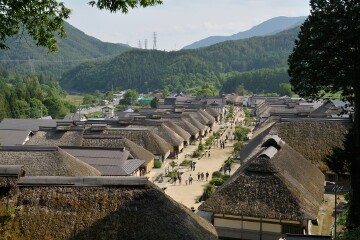 葺き屋根の家々 葺き屋根の家々