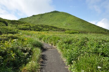 登山路と男岳