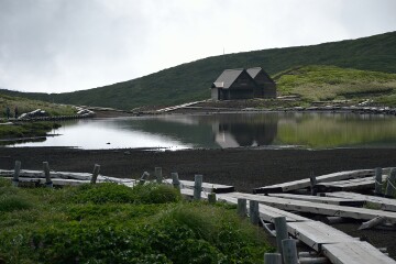 阿弥陀池と阿弥陀池避難小屋