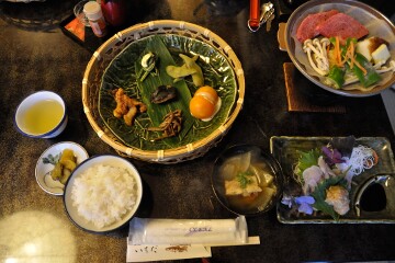 飛騨牛、岩魚のお造り 夕食