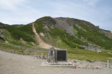 ライチョウの石碑 ライチョウの石碑