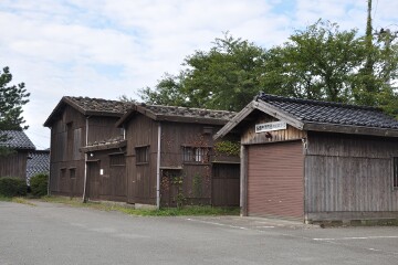 石置き木羽葺き屋根