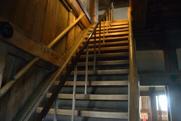 大天守二階から三階への階段 大天守二階から三階への階段