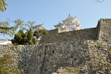 二の丸から見た石垣と天守 二の丸から見た石垣と天守