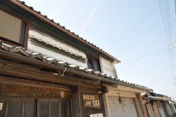 水切り瓦と虫籠窓のある家 吉良川町