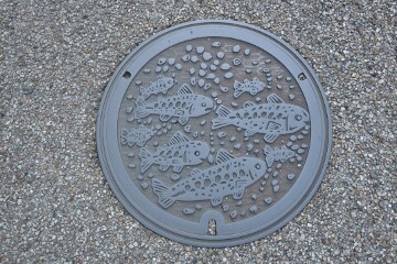 旧八幡町のマンホール
