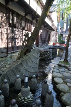 やなか水のこみち