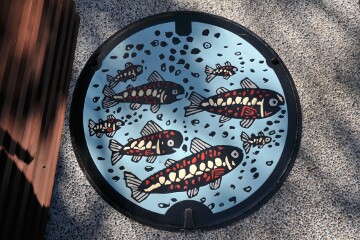 旧八幡町のマンホール