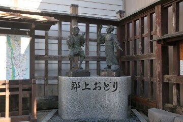 郡上おどりの像