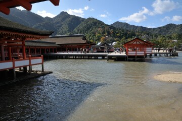 入口付近から見た厳島神社 入口付近から見た厳島神社