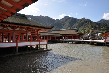 入口付近から見た厳島神社 入口付近から見た厳島神社