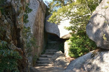 くぐり岩 くぐり岩