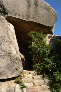 くぐり岩 くぐり岩