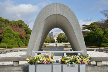 原爆死没者慰霊碑 原爆死没者慰霊碑