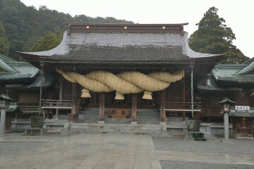 本殿と日本一の注連縄 本殿と日本一の注連縄