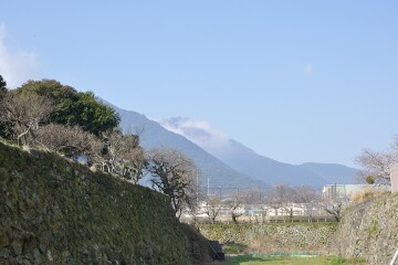 眉山・普賢岳(中央奥) 眉山・普賢岳(中央奥)