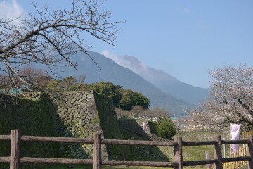眉山・普賢岳(中央奥) 眉山・普賢岳(中央奥)