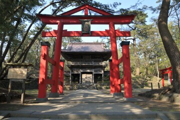 山王鳥居と随身門