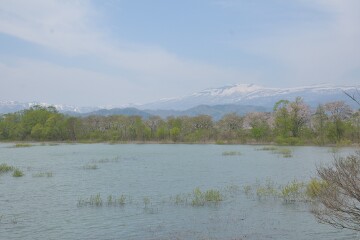 御所湖と秋田駒ケ岳