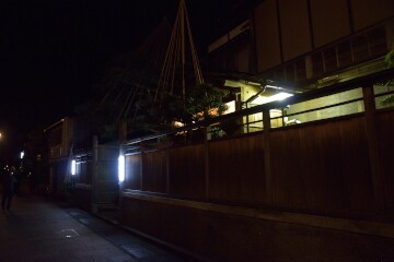 夜の主計町茶屋街