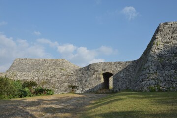 石門と二の郭物見台 石門と二の郭物見台