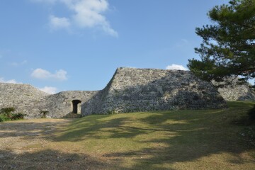 石門と二の郭物見台 石門と二の郭物見台